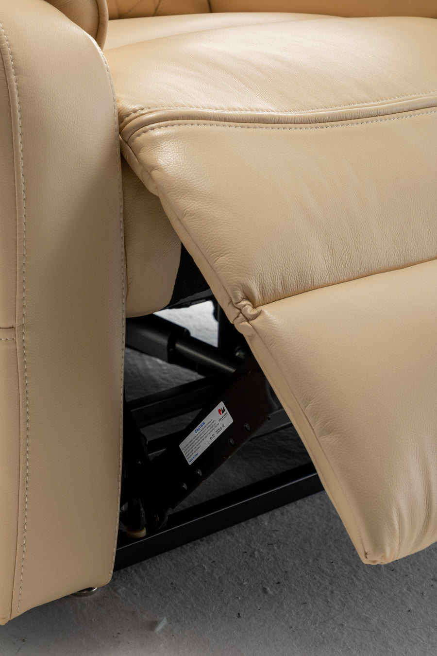 Smooth-Cream-/-Faux-Leather